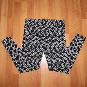 Pink Victoria's Secret Tribal Zigzag Leggings Sz S